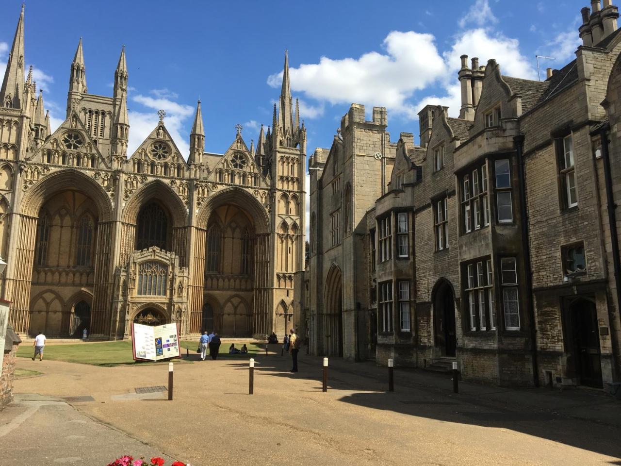 Fantastic Hampton Centre Stay Peterborough Exterior foto