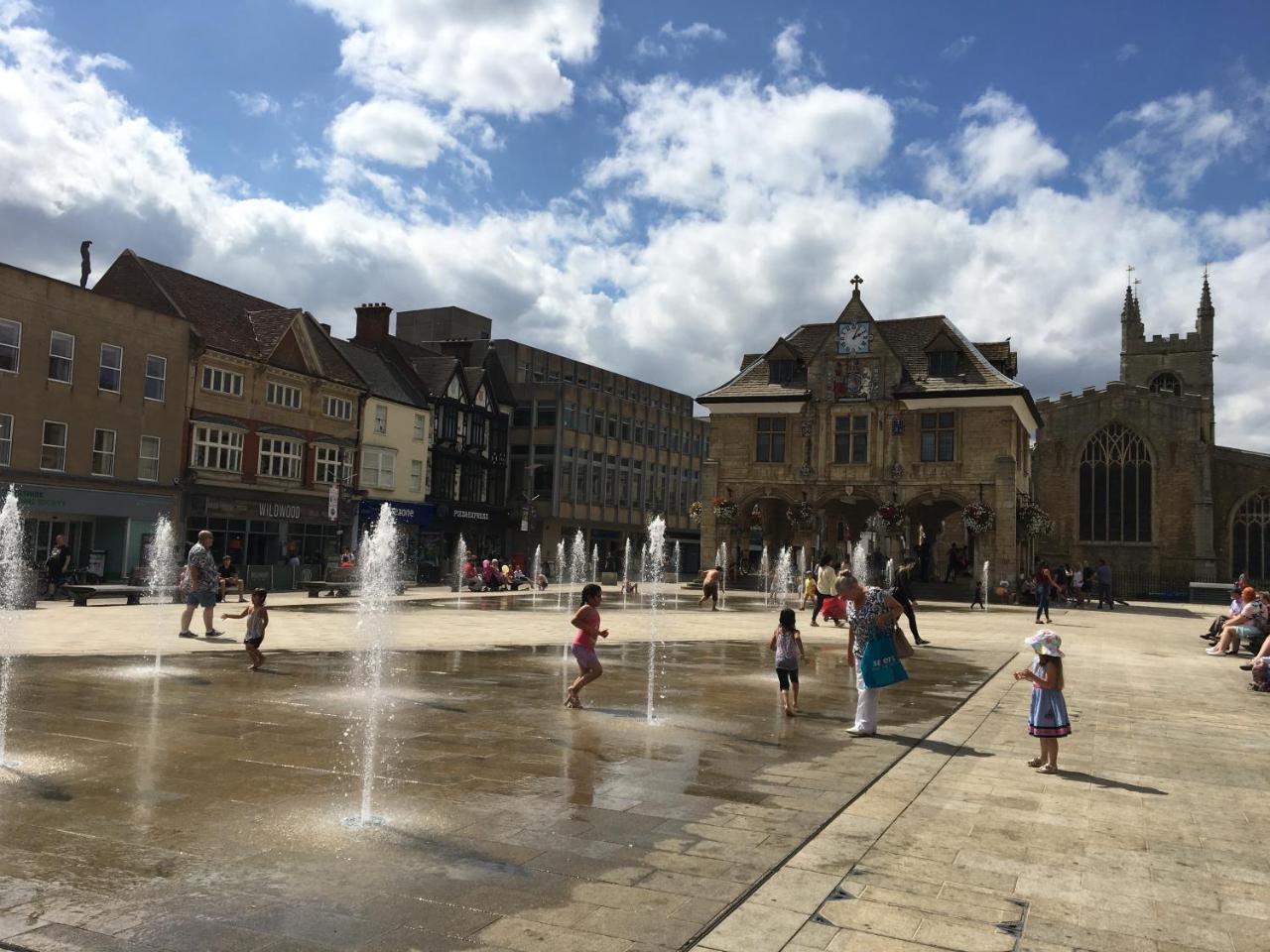 Fantastic Hampton Centre Stay Peterborough Exterior foto